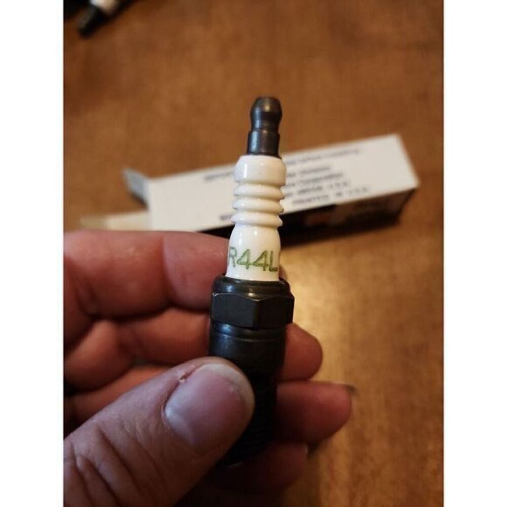 vintage AC spark plug R44LTS with Box - Picture 6 of 6